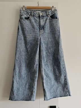 Dynamite High Waisted Wide Leg Raw Hem Light Wash Jeans size 28